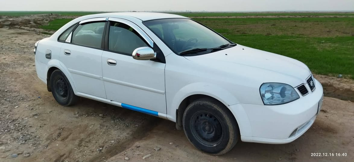 ابتره 2004
محرك كير شرط 
كير عادي 
تبريدثلج ❄️ 
سياره  جاهزه 
تخم تايرات جديد

رقم الهاتف /***********
