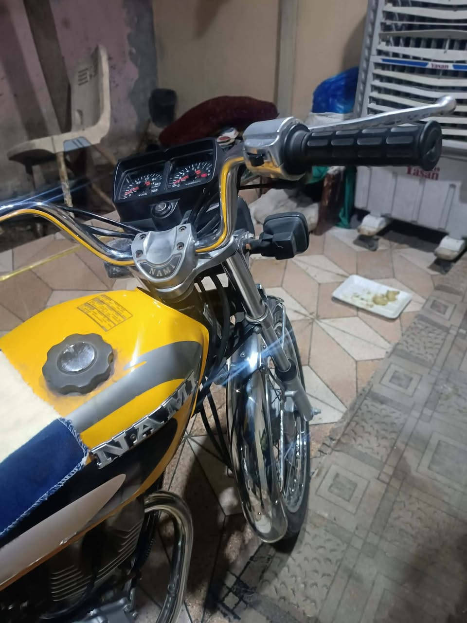 السلام عليكم 
نامه شلامجة 22 اوراق اصولي 
الدراجه مو تعمير مو تعمير مو تعمير غراضها الاصلية مالتها 
الدراجه بلادية نضيفة مامتعوبة مال جناي 
الشراي يتصل ***********
