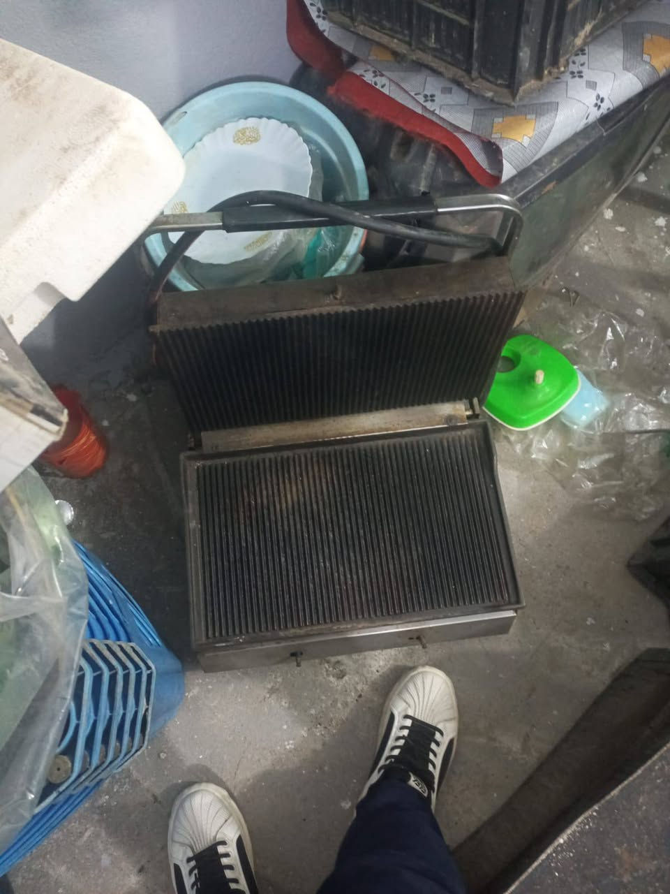 غراض كافتريه كامله شتريد موجود مكاني كوفه عباسيه الي ريد يراسل وساب هذه بس وساب رقم ***********
