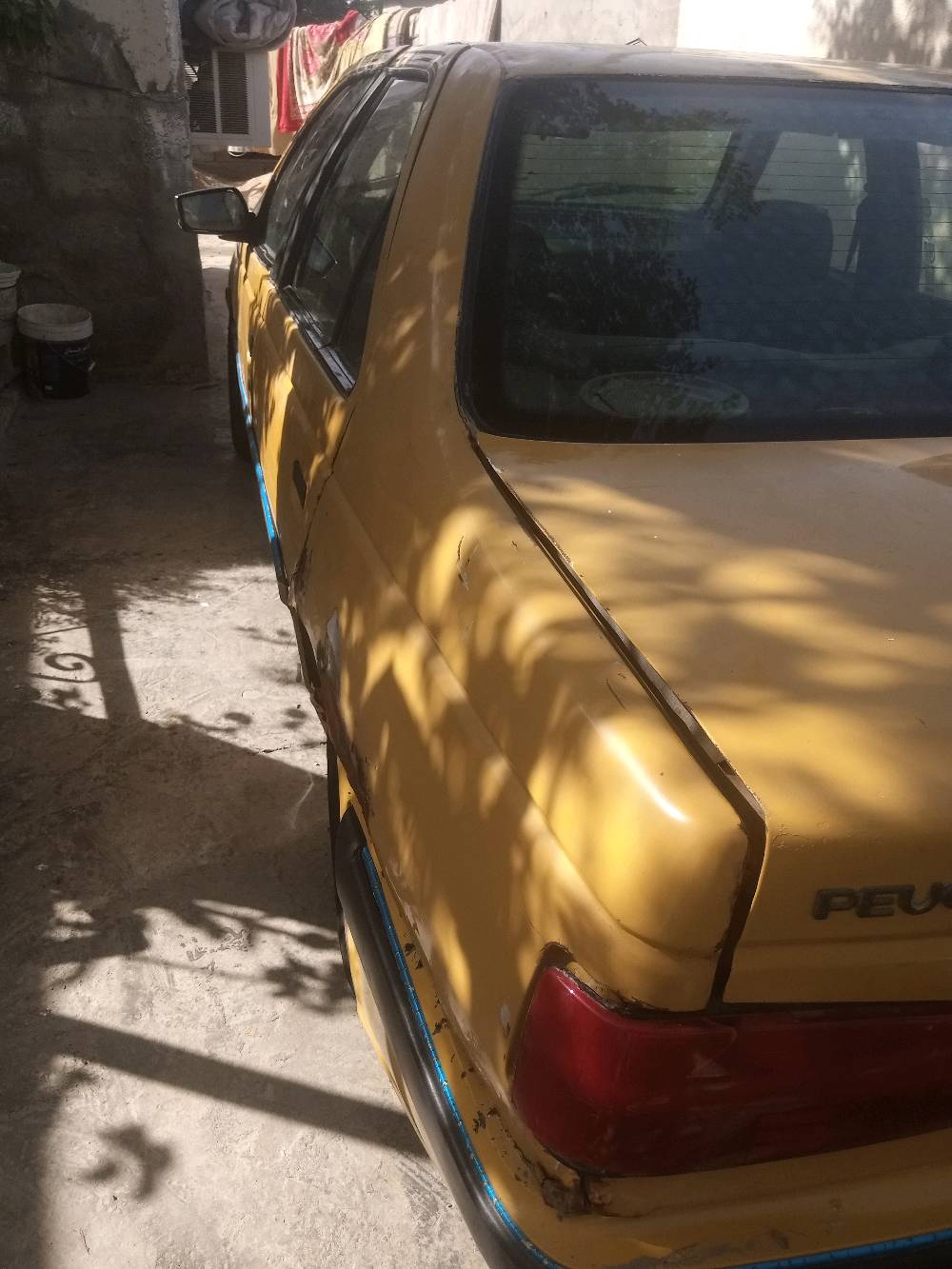 سياره بيجو باص سياره بيها بس جير ومحرك ورقم سياره 2015 وما بيها مجال قفلها 18 ورقه راسلوني خاص او واتساب 
