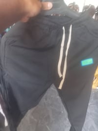 سلام وعليكم محل ملابس للبيع في الحبيبيه بي أكثر من ٥٠٠ ملابس بنطرون بج...