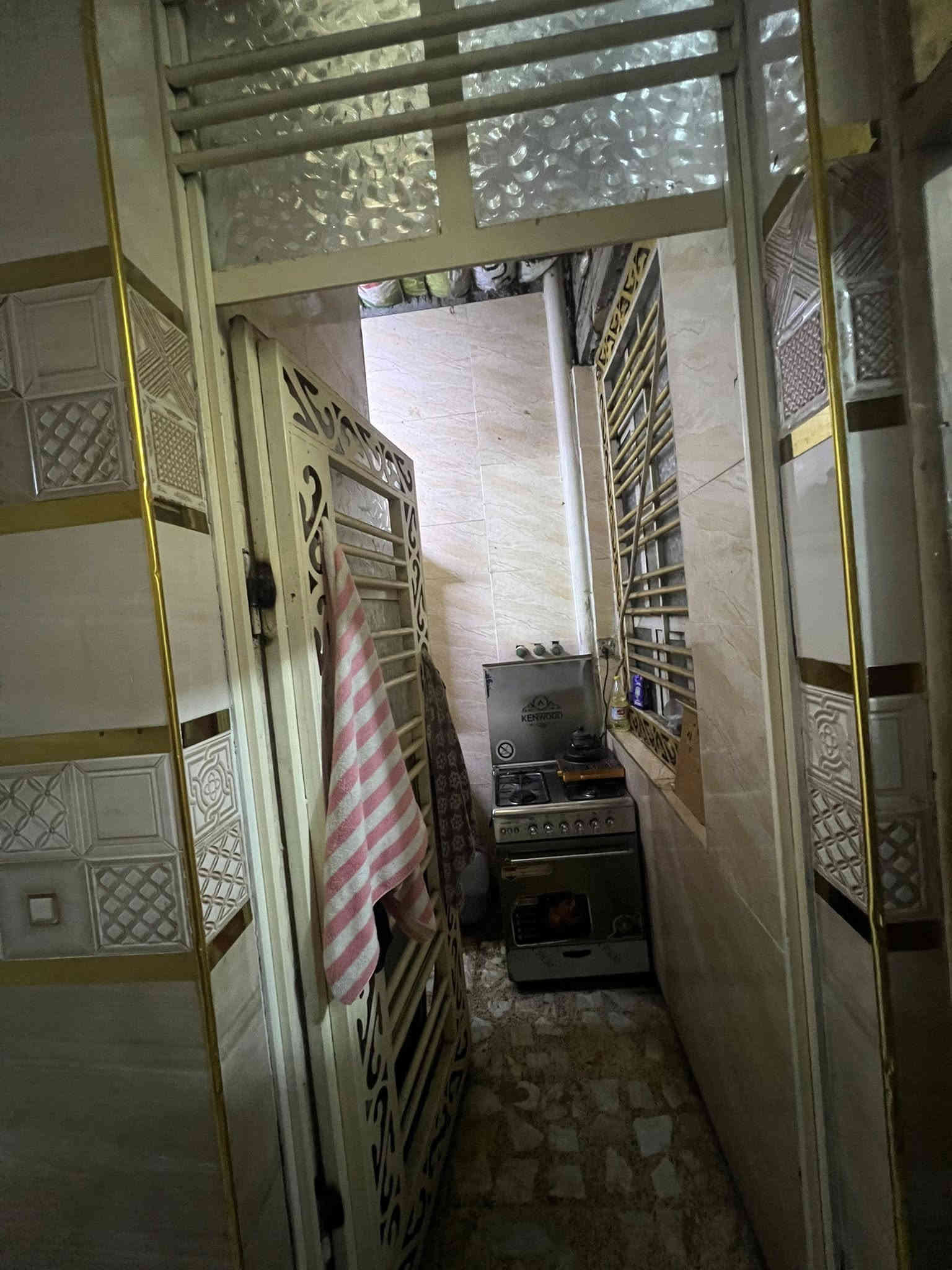 🔴🔴🔴🔴🔴🔴🔴🔴🔴 
إعلان بيت مســاحة 75م بنــاء حديث 2023 طابقين
_______________________________________

الطابق الارضي يحتوي على استقبال + صالة + غرفة نوم + حمام + منور + ترك مثل ماموضح في الصورة 
_________________________________________

الطابق الثاني يحتوي على غرفتين + صالة + حمام 

ملاحظة :. الطابق الثاني يحتاج الى بياض فقط 

عنوان الدار:. كفاءات العبيدي قرب شارع مدرسة بغداد / قرب افران السلام 

للأستفسار الاتصال على الرقم التالي

    ***********
