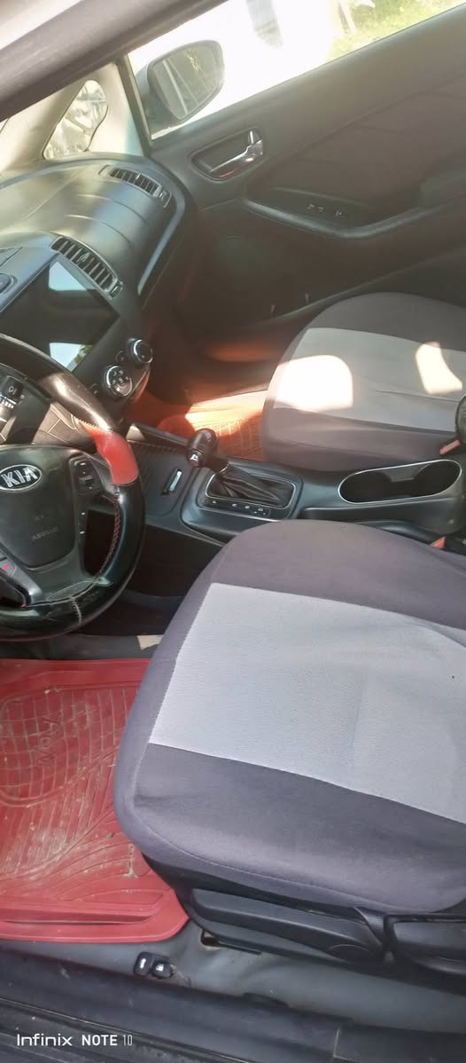 كيا فورتي ٢٠١٤ رقم بغداد دولي بيها ٣ قطع صبغ نفسهن مصبوغات بدون حادث قوي ماشية ٢١٧ نص فول السيارة جديدة كلها على وضعية الوكاله مكينة گير تبريد تدفئة صدر امامي خلفي تخم تاير كله جديد مال جناي مايصرف عليها لو دينار الداخل مالتها كله جديد السعر ٩٧ وبيه مجال عنواني بغداد اللطيفية رقم الهاتف *********** و ***********
