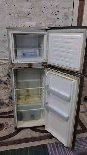 ثلاجات وحده حجم وسط شرط النضافه ولشغل وحده حجم صغير هم شرط النضافه ولشغل الاستفسار ***********
