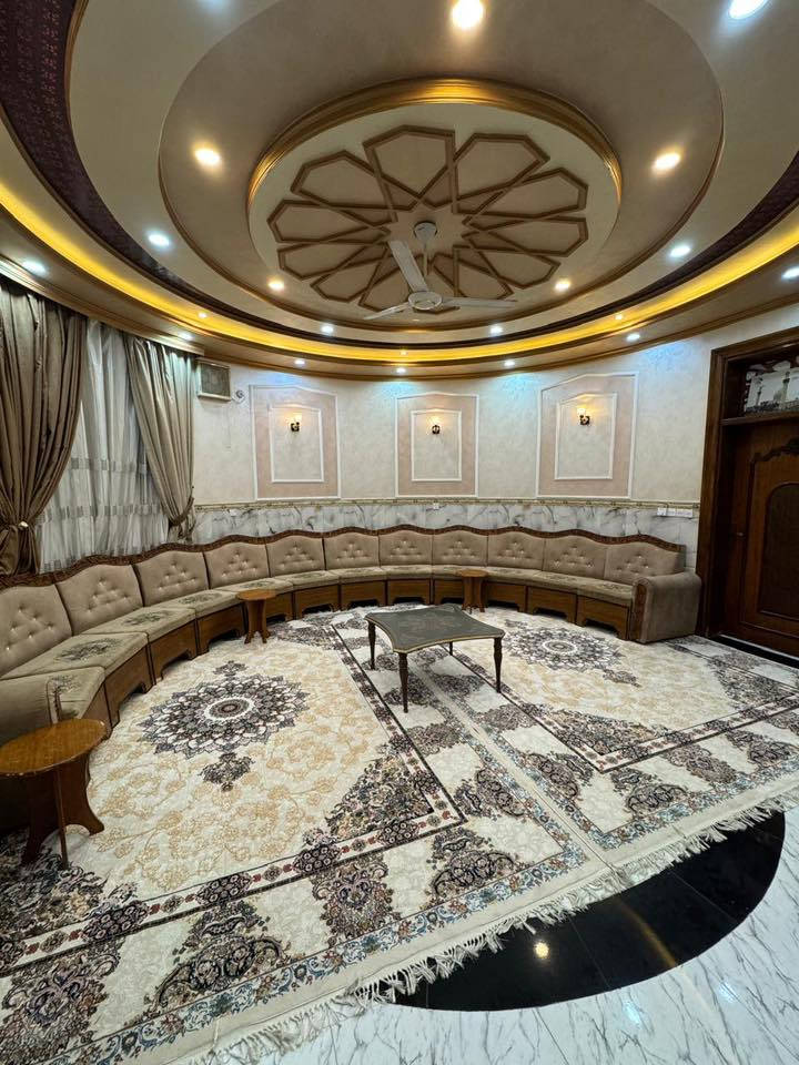 للبيع
دار سكني في الحلة نادر الثانية 

مساحة 375 م

صالة وهول وكليدور ومطبخ وحمامات 

الطابق الارضي غرفتين ،،، 1غرفة ماستر 

الطابق الثاني 4 غرف نوم ،1ماستر  ، حمام ، كليدور كبير ، مخزن 

2كراج سيارة ،حمام خارجي

البيت مجهز بطاقه شمسية 20امبير 

التواصل واتساب ‭0783 898 9444‬
