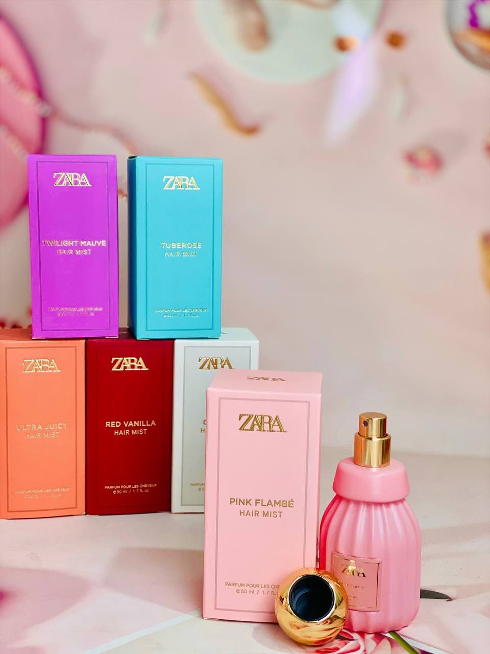 أنوثتك وجاذبيتك 💆‍♀️ الغيمة السحرية اللي تعطر يومك ✨
كل لون من هذه المجموعة يمثل مود وشخصية ثانية تماماً 🧴:
🍊 Peach Glow: انتعاش الخوخ الفاكهي اللذيذ لصباح مليان حيوية ☀️
🌸 Pink Flambé: نعومة وسويت تشبه غزل البنات والمسك، قمة الأنوثة 🎀
🍏 Applejuice: طاقة ونظافة وانتعاش التفاح الأخضر والزهور 🍃
🍒 Red Vanilla: دفء وفخامة الفانيليا والتوت للمناسبات والليل 🌙
🤍 Fields at Nightfall: ريحة بودرية هادئة، ياسمين وخشب صندل تاخذ العقل ☁️
🔮 Violet Blossom: جاذبية زهرة البنفسج واللوز الدافئ، ريحة غامضة ومثيرة 💜
ثبات، خفة، ولمعان، وريحة تتحرك معك مع كل هبة هواء 💨 تنعش روحك!
المنشأ  امريكي الاصلي 🇺🇸


**إذا كنت صاحب هذا الإعلان وتريد حذفه لأي سبب، رجاءا أرسل رسالة إلى الدعم الفني**
