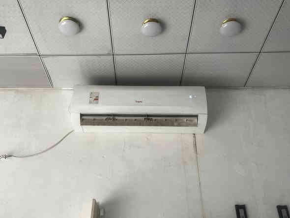 سبلت 2 طن القطعة الداخلية جديده مابي اي عطل السعر ٣٥٠  المعقل الابلة ***********
