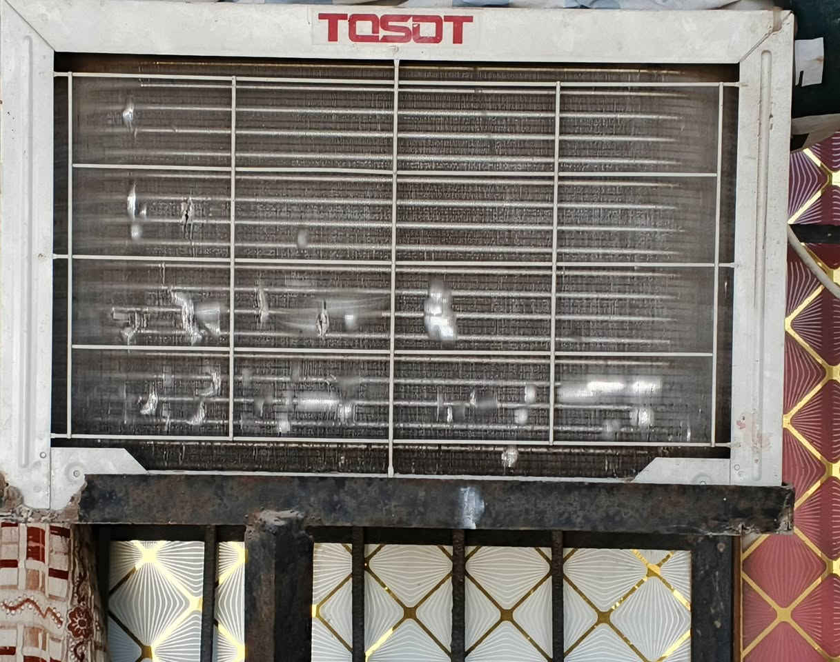 السلام عليكم ورحمة الله وبركاته
مكيف TOSOT شغال للبيع مكيف نضيف جداً 
للاستفسار ***********
