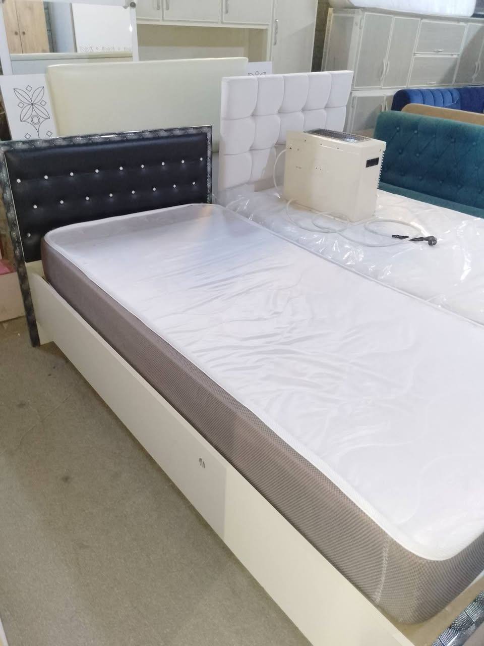 معرض(( هيثم العاني)) سليمانيه كاني كرده شارع السيادين مجاور مدرسة رفيق حلمي ***********/***********
