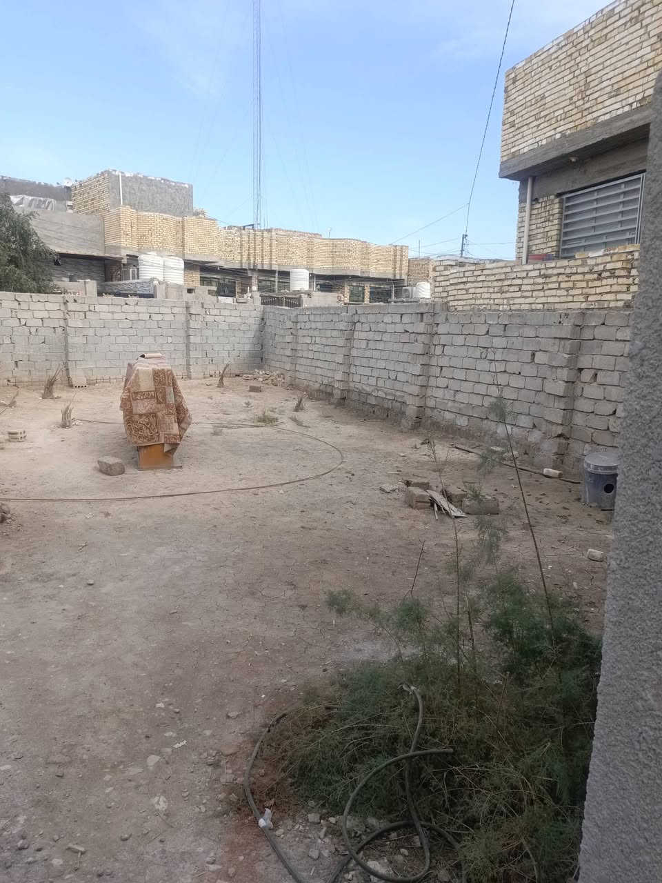 قطعه مساحه 150متر ركن في مجمع حجي حسين مقابيل جامعة الخظراء للبيع 
***********
