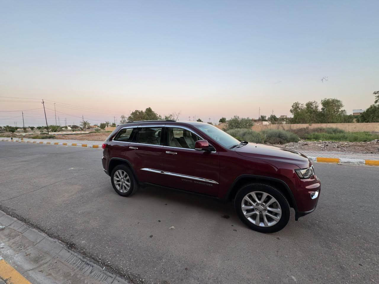 السلام عليكم jeep موديل 2017 خليجي وكاله القلم لمتد بلاس 3 شاشات ماشيه 62 الف كم بسمي تحويل مباشر بعدهة ع وضع الشركة كفاله عامه عدا صبغ واضح بالصور 
الموصفات لمتد بلاس 
3 شاشات كشن خزن 
جلد بانوراما 12 سماعه 
كشنات كهربائيه خزن سيارة كارتون كله ع الشركة ممفتوح بيهة اي شي  سعرهة 238 مكاني واسط قضاء الحي 
***********
***********
