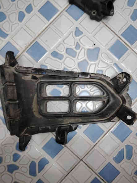 السلام عليكم زوج ماصدات كيا كادنزه خليجي موديل 18مع كفر بلوجكتر و بطانه جاملغ جهة اليمين للاستفسار الاتصال على الرقم *********** او *********** او على الواتساب
