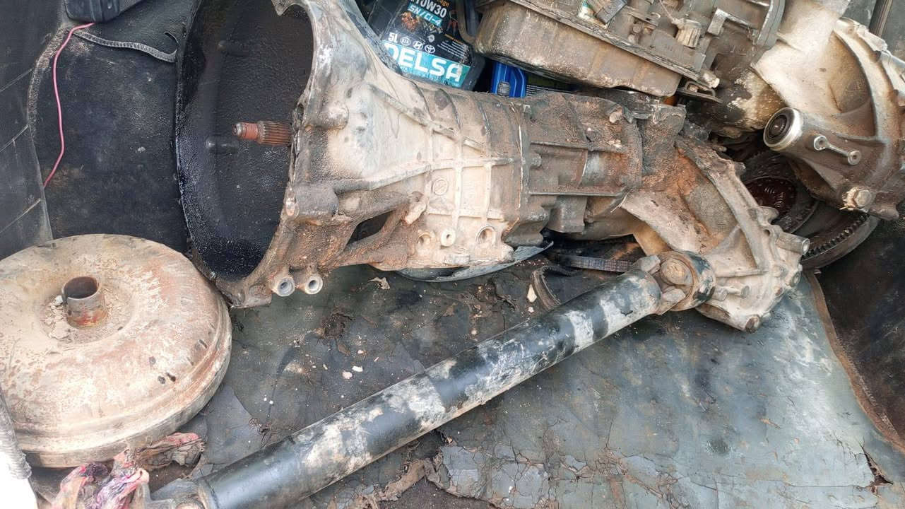 گير گالوبر عادي مع لو گير شغال
وگير اوتماتيك عاطل للبيع 
المكان بغداد ***********
