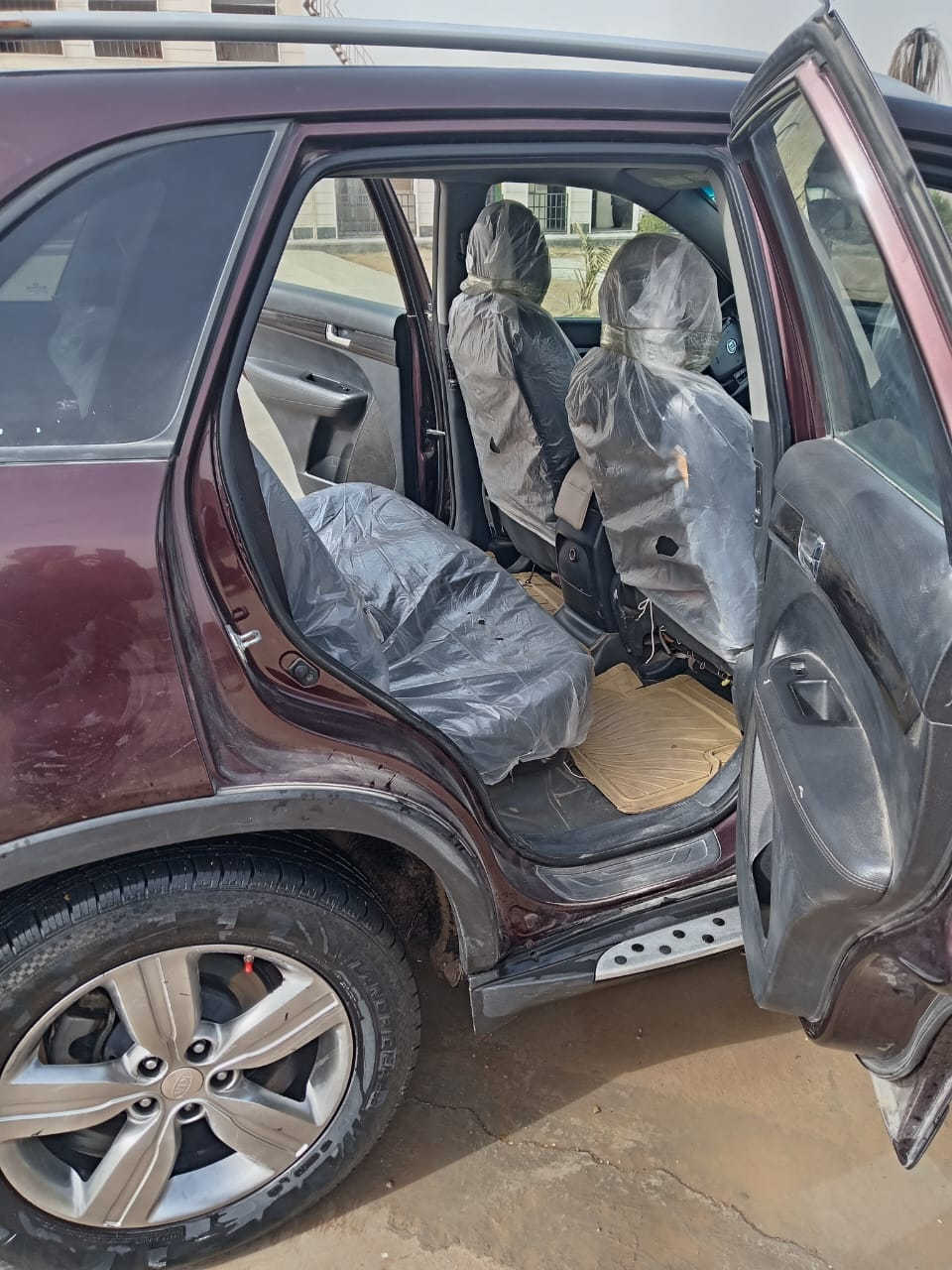 سيارة  كيا سورنتوا موديل ٢٠١٣ وارد أمريكي محرك ٢٤٠٠ جي دي اي بصمة تشغيل تحكم ستيرن اشاير بالمري تبريد شغال كير ومحرك خير من الله سيارة رغم بغداد بأسمي تحويل مباشر سعرها ١٢٢ ورقه وبيه مجال للشراي او مراوس حسب القناعة رقم التلفون ***********
