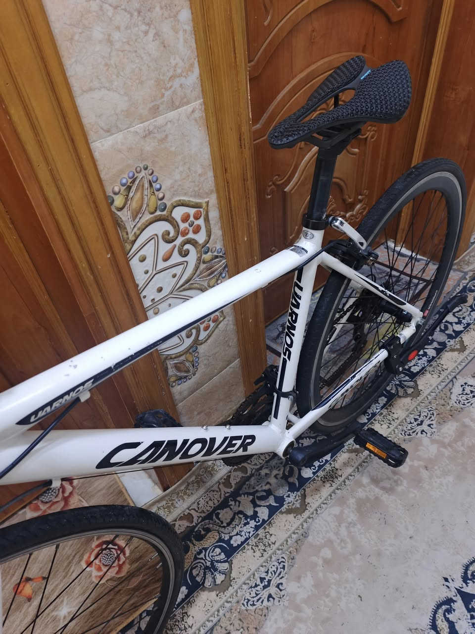 دراجة هوائية
رود ماركة كانوڤر المانية الصنع
 سستم شيمانو تورني 8*3
سرج كاربون فايبر 
ارتفاع فريم50 حجم28
الدراجة نضافة95بالمية 
السعر 195الف 
مكاني كربلاء الحر الصغير توصيل ماعندي 
***********
