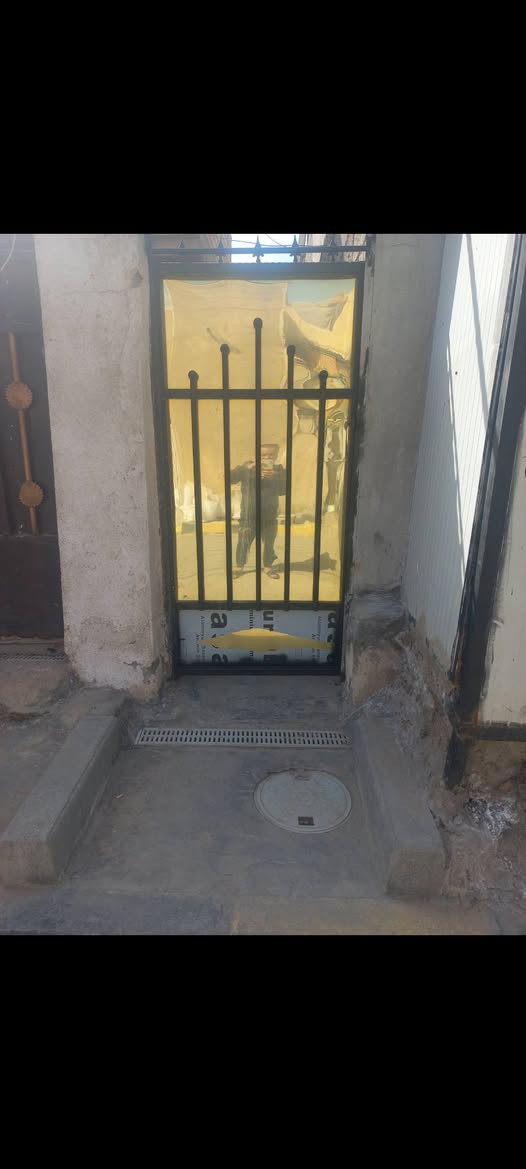 دار للبيع 40 متر خلفي الجريخي قرب حسينية اسد الله الغالب وملعب ابو ايمن قريب عل شارع الجريخي/ السعر 19 او بي مجال قليل /***********
