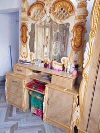 عندي هاي الغرفة للبيع حطاطه خشب ثقيل للبيع ولتواصل عبر واتساب فقط07733...