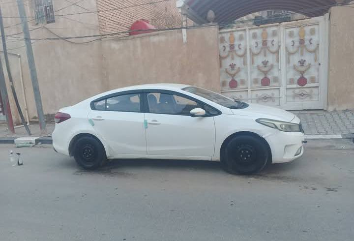 السلام عليكم ..... للبيع
‏سيراتو خليجي  17.
‏رقم اربيل الماني. بإسم شركة. 
‏محرك 1600
‏ماشيه 142 الف كيلومتر. 
‏مواصفات عادية. 
‏كفالتها(محرك. كير. شاصي. لغود. حوض. تدفئة. تبريد. كهربائيات) 
‏فقط الكشر بي ملاحظات بسيطه.
127 $ وبي مجال. 
‏مكان السيارة نجف/المركز.


**إذا كنت صاحب هذا الإعلان وتريد حذفه لأي سبب، رجاءا أرسل رسالة إلى الدعم الفني**