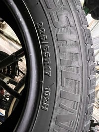 للبيع زوج تايرات مستعملات نظافه 90‎%   الصناعة صيني سنه الصنع 23   الح...