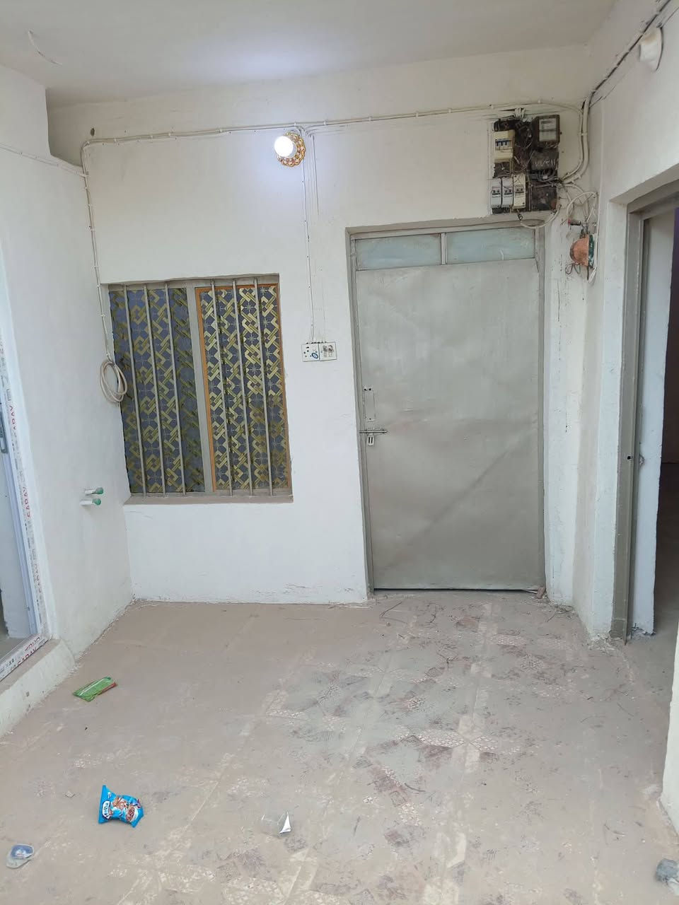 سلام عليكم
بيت البيع 
مساحته 75 
بغرفه 
 واستقبا
ام مطبخ 
 وصحيات 
حمام 
رقم الهاتف ***********
