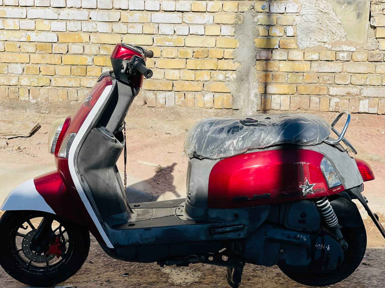 سلام عليكم دراجه بوليس نوزل  للبيع نضيفه صارلها شهر من طالعه من الرمبه نكره سلف كهربائيات شغاله سكليتر خطين المكان العماره الماجديه  السعر خاص رقم الهاتف ***********
