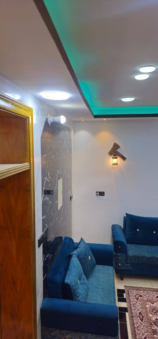 اللهم. صل على. محمد وال. محمد
السلام عليكم ورحمت الله. وبركاته.
يعلن. مكتب الشريفي للعقار.
عن. وجود.  دار.  للبيع.  الموقع.  مفرق.  السده.  الشركه.  الصينيه.  
المساحه.  250.  متر.   طابقين. الطابق.  الاول.  غرفه.
وصاله. ومطبخ. واستقبال.  وكراج.
الطابق. الثاني.  غرفتين.  وصاله.  بيت.  مرتب. وحديث.
السعر.  145. وبيه. مجال.
اي. استفسار.  
***********
***********
***********
