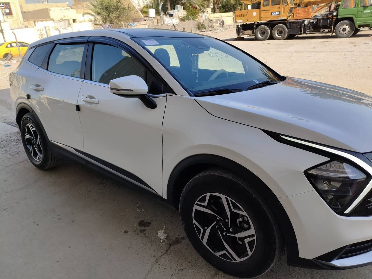 السلام عليكم رمضان كريم
للبيع سبورتج موديل 24 وارد كوري
 غاز بلاد دخول جديد حره بسمي بدون رقم تترقم جميع المحافضات مكفوله كفاله عامه ماشيه 12 فول مواصفات للاخير عد البنراما مايحتاج اذكر المواصفات معروفه وموضحه بلصور السعر 205 وبيه مجال قليل مكان السياره ناصريه مركز المدينه للاستفسار الاتصال او 

واتساب ***********
