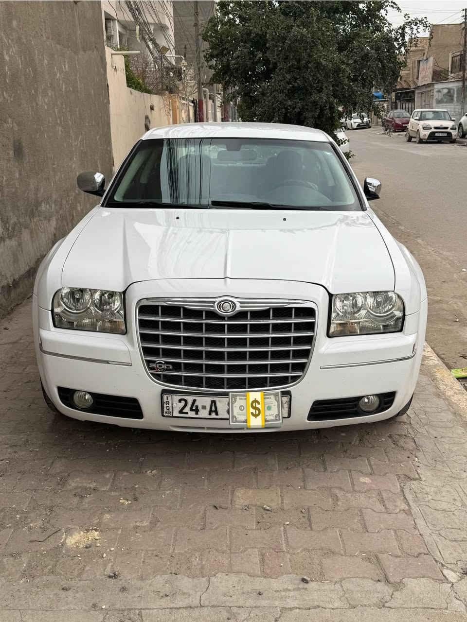 2010 الأصل والفصل
رقم دهوك دولي بأسمي حصرا 

بنيد مبدل ونص قطعة صبغ 

لون ابيضّ ثلجي 

4 جوك ABS كبير 

تخم تاير حدادية كير مكينة اكسل تبريد كله معوجج للأخير 

ترايك ع مزاج شرط بيع فقط اعتذر عن المراوس مكان سيارة بغداد الكرخ 

السعر 135$ قابل للتفاوض 

***********
