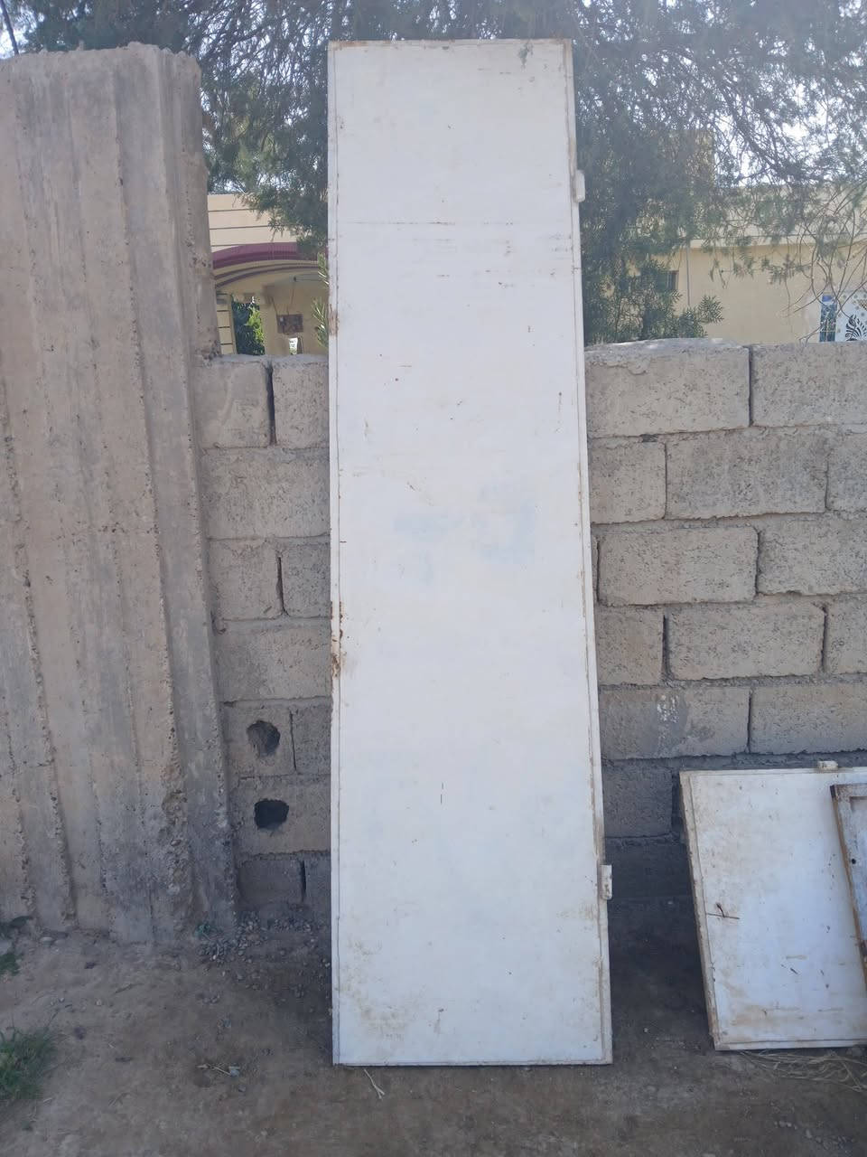 ابواب محلات للبيع عدد ٣ ابواب متكامله للاستفسار اتصل ***********
