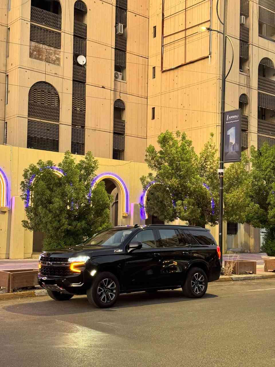 سلام عليكم
تاهو فئة z71 موديل 2021 وارد امريكي 
مواصفات z71 معروفة بالاضافة الى دواسات جاية كهربائي
رقم بغداد وماشية 83 الف 
السيارة جديدة ومدامة وداخلة للعراق صار 9 اشهر 
صور الحادث بالمنشور باب خلف السائق ونص جاملغ 
السعر 400$ وبيها مجال 
للتواصل *********** وتساب
