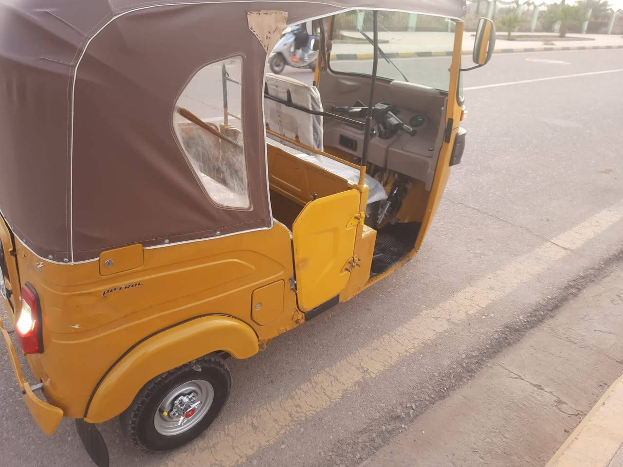 سلام عليكم شباب تكتك واحد وعشرين مرقم ميسان حيل عسكري سعر 6800وبيها مجال مكلف بل نشر هاذ رقم راعيها ***********
