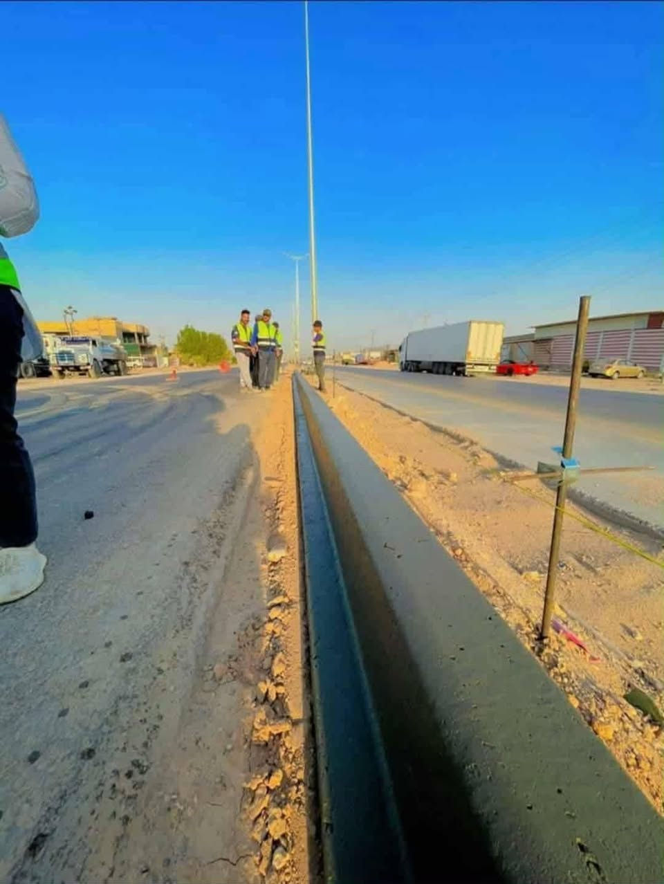 جاهزين
*صب أرصفة وبردورات بأدق التفاصيل*  
استقامة نظيفة + ميول مضبوطة + شغل يبيض الوجه  
للمنازل والمجمعات السكنية  
*اتصل الآن: ************
