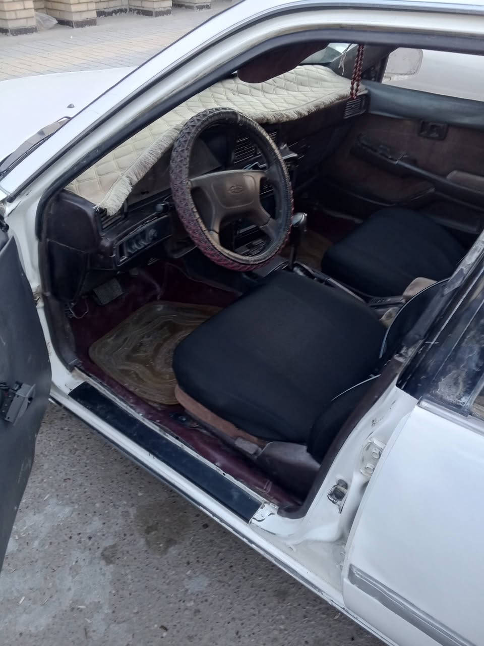 سلام عليكم سياره للبيع كروانه موديل 1990 محرك وكير جديد رقمه الانبار سعره 27بيه مجال  مكان سياره فلوجة ***********
