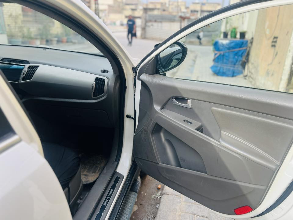 السلام عليكم كياسبورتج خليجي2011سياره حلوه
رقم بغداد بسمي سنويه حد 2029 يله تنتهي 
محرك وكير خير من الله 
صبغ جاملغ وبنيد موضح بلسونار
محرك  2000 دوش
تبريد ثلج منضومه جديده
كروز تحكم سرعه
مري شفط
شاشه كار بلي
منظومه زنون
تحكم ستيرن جهتين
حاكيه بلوتوث
مكان سياره بغداد السعر125 مجال بسيط اخوان للستفسار رقم صاحب سياره *********** وات ساب متواجد
