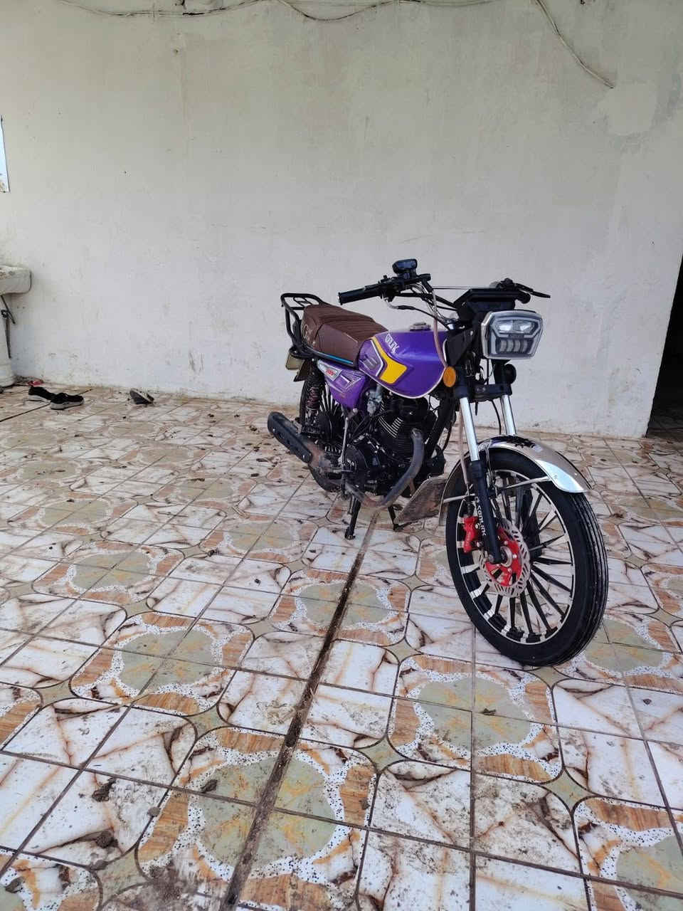 سيفان ٢٥ اوراق اصولي مو سكنر مكفوله نقصه اشاير وتاير خلفي نضافه ٩٠ ب ١٠٠ سعر ٧٥٠ وبي مجال بصيط مكاني بابل جبله ***********
