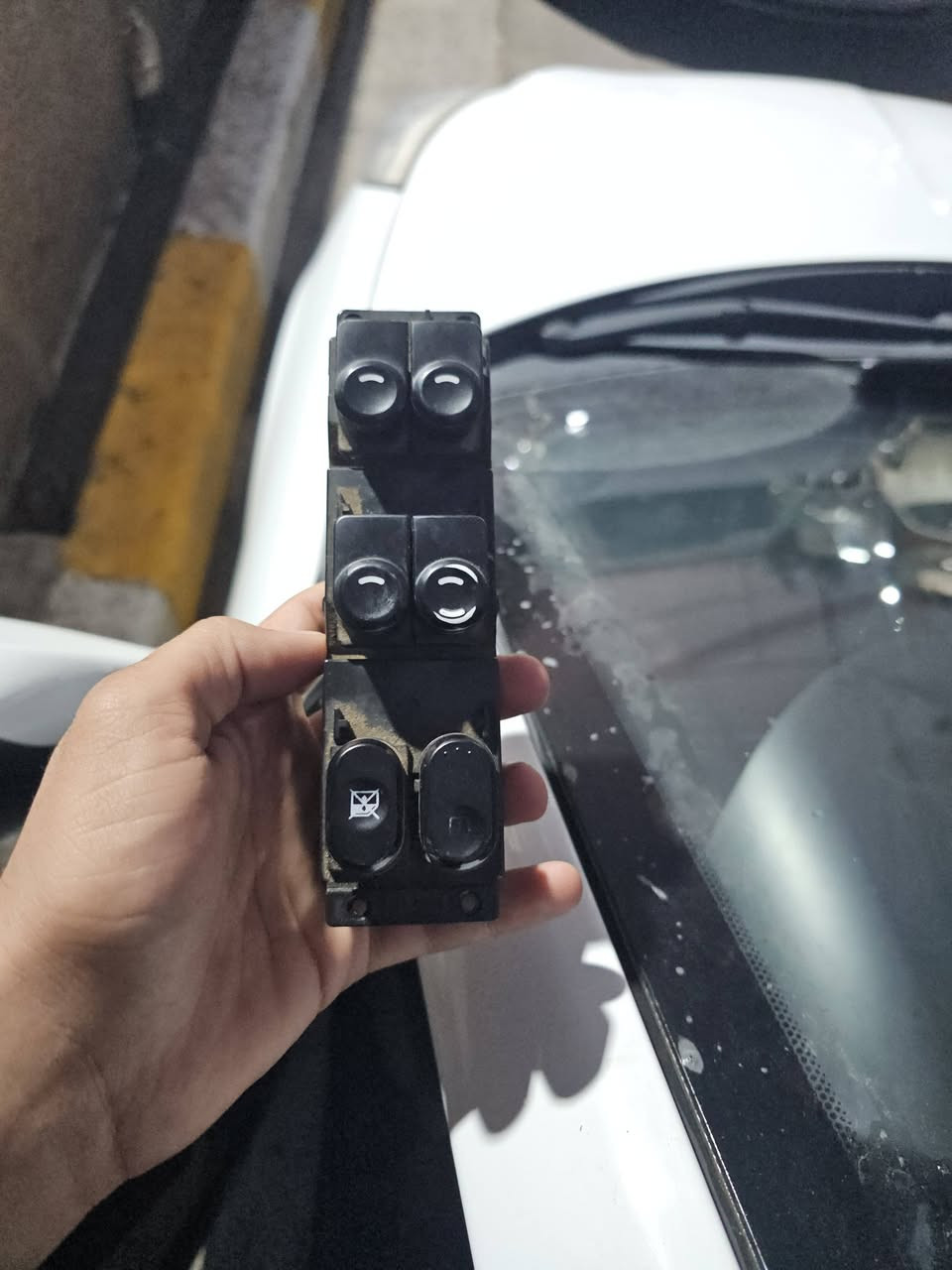 سيطرة بلادية بس الدكمة اليسرى عطلانة أصلية تفصيخ ***********
