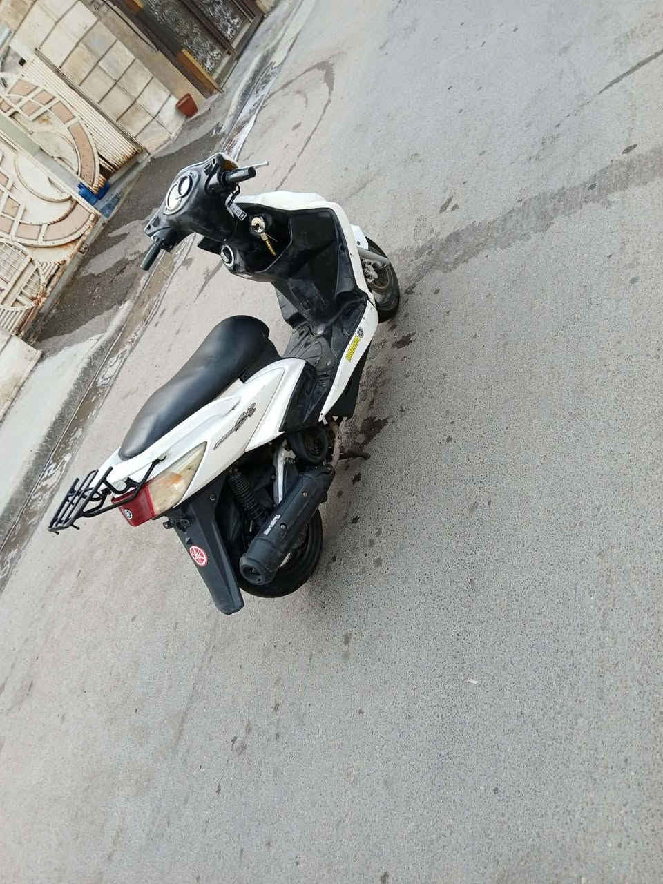 السلام عليكم للبيع سكنس فحل ياباني قبق نفخ الدراجه  مابيه نقص برغي نضيفه مكينته 59 اني سويته البوشه الصليه مالته موجوده اطيكيه ويه الدراجه مكينته هاون شلعه ومعدل مكاني بغداد الجديده رقم هاتف ***********
