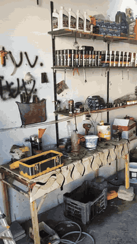 السلام عليكم من رخصت الاكروب محل للبيع مثث وكامل مابيعلك محل ابيعلك غراض مع تطلوعه المكان كربلاء حي العامل شارع السبيس السعر اتصال عل رقم ***********
