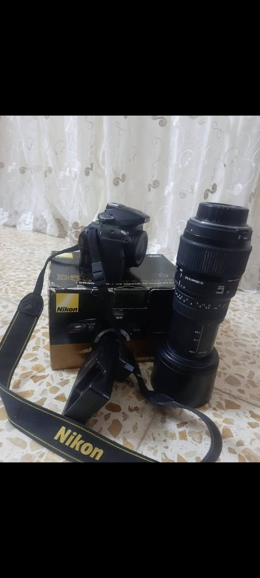 كاميرا نيكون كامل ملحقاتها
السعر 400 وبي مجال الاتصال على الرقم 
*********** 
او علق واني اجيك خاص

