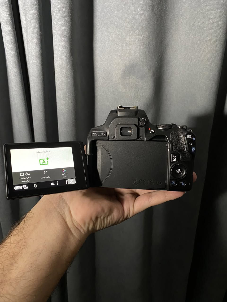 للبيع كامرا كانون 250D شاشة لمس قلاب 4K تصوير +wifi+ بلوتوث نضافه موضحة بصور
ملحقات 
عدسه 18-55
شاحنه
بطاريه 
السعر 600 الف وبي مجال 
مكان بغداد البنوك 
لايوجد توصيل


**إذا كنت صاحب هذا الإعلان وتريد حذفه لأي سبب، رجاءا أرسل رسالة إلى الدعم الفني**