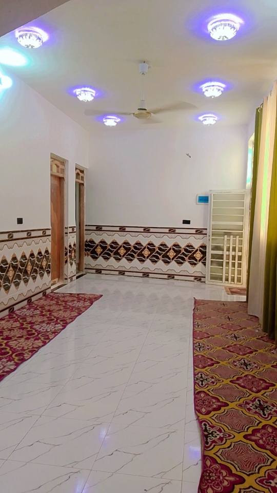 سلام عليكم بيت للبيع 3 غرف وصاله ومطبخ وديوانيه وصحيات المساحه 200م بحاوي لعباس عل شط جميع الخدمات متوفره للاستفسار عله الرقم ***********
