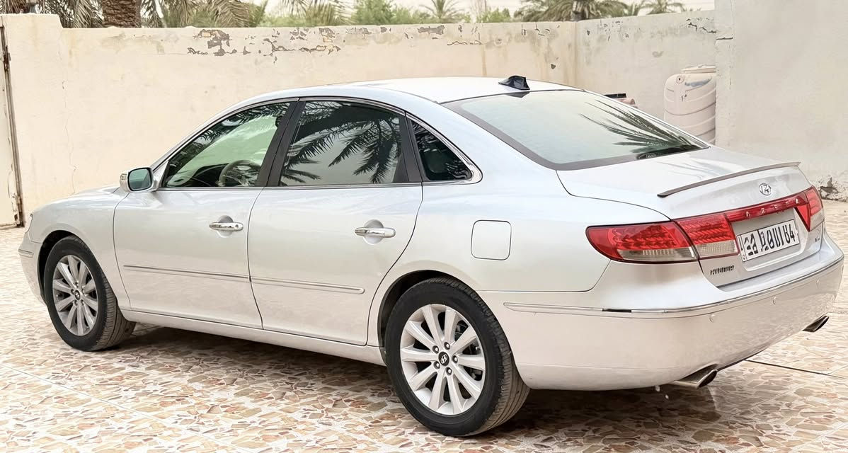 هونداي ازيرا موديل 2009 رقم بغداد دولي
فول مواصفات محرك3300 
السيارة جاهزه من كلشي مكينة وكير وحدادية وتبريد وتخم تاير ماعايزة اي شي كله جديد
(بيه جاملغ خلفي صبغ فقط بدون دواخل) والباقي كفالة 
المكان /بابل /الهاشميه
السعر:102 وبيه مجال 
***********
***********
