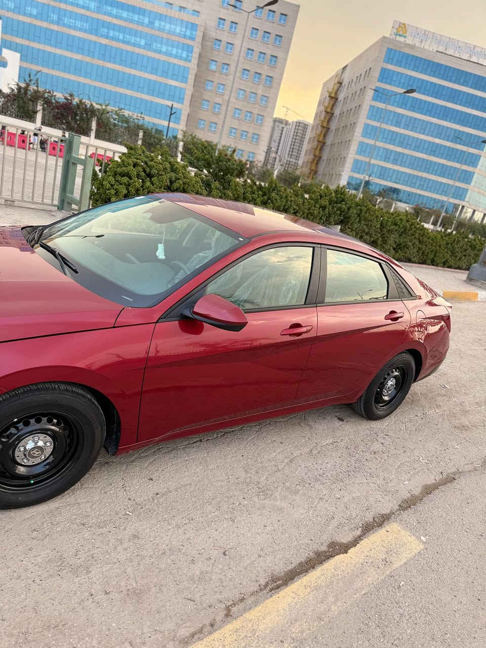 السلام عليكم ورحمة الله وبركاته
للبيع للبيع 🔥🔥🔥
هونداي النترا  وارد امريكي موديل 2024 HUNDAY ELNTRA 
نص مواصفات:.
🔴شاشة كبير
🔴تحكم ستيرين 
🔴بصمة
🔴تخم تاير جديد
🔴صدر جديد ومكفول 
🔴كير ومحرك مكفول السيارة ماشية 49 الف حقيقي
حادث السيارة من امريكا صندوك وجاملخ خلفي ثنينهم 
وبنيد السيارة بيها بس صندوك وجاملغ خلفي صبغ الباقي كله بلادي وراجع بارد + للملاحظة حالوب بسيط بل قمارة وراجع كامل السيارة نظيفة واحلى من الصور بهواي 
سعر السيارة 133 وبيها مجال للشراي مكان السيارة بغداد شارع حيفا رقم السيارة جديد وكامل تحويل ثاني يوم رقمها بغداد 
للاتصال او الاستفسار الاتصال على الرقم ***********
وشكراً جزيلاً
