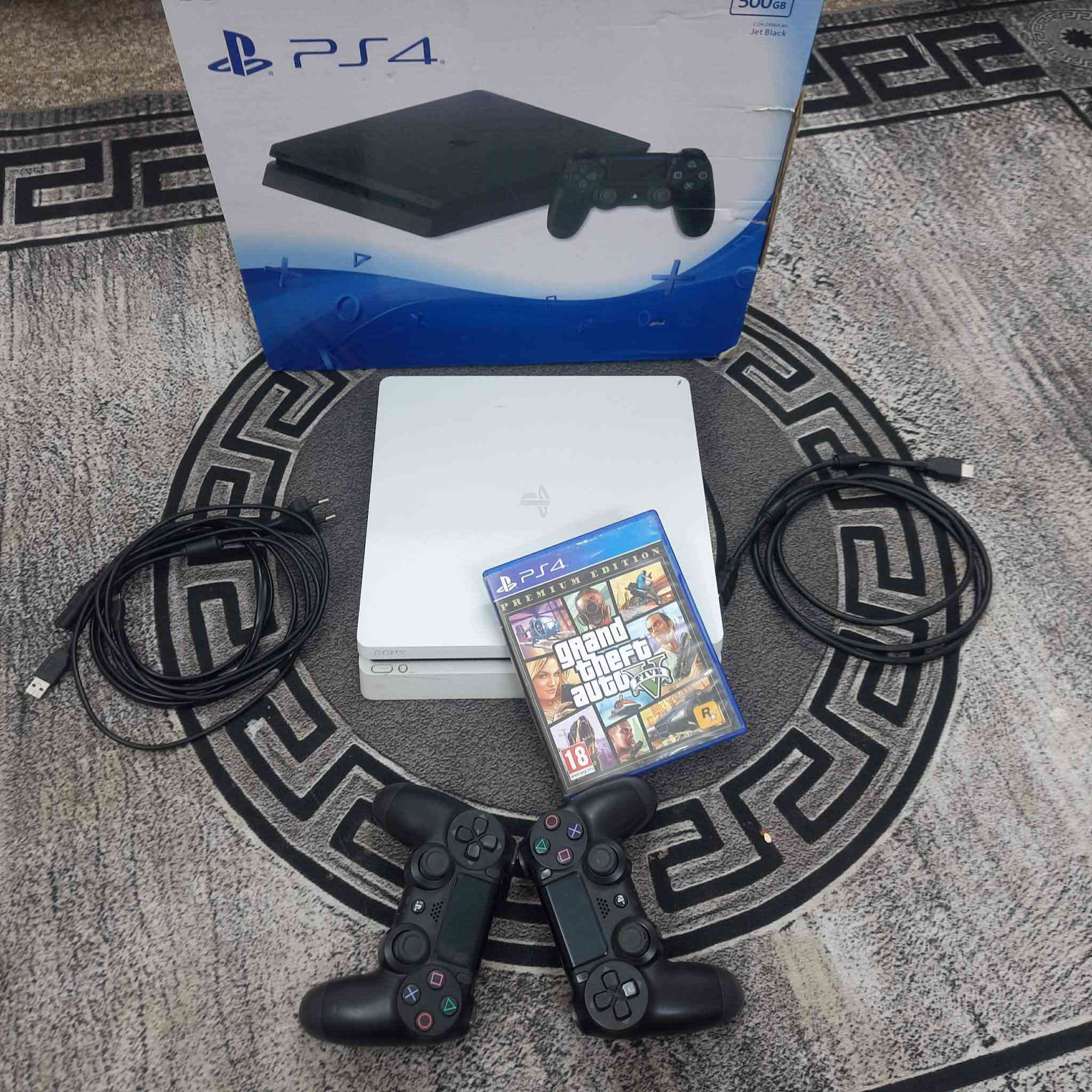 سلام عليكم
بلي 4 للبيع وياه جوستكات 2  نظيف كلش 
مستعمل شي قليل 
الالعاب 
قرص gta5 
و منصب بيه رزدنت ايفل و اسفلت و ماين كرافت
 *********** او خاص
