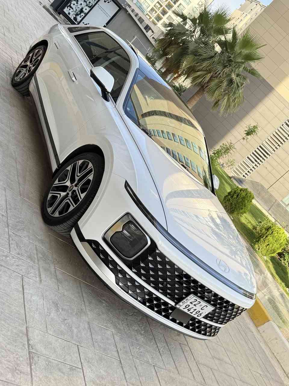 السلام عليكم للبيع هونداي ازيرا 
موديل 2024 
خليجيه وكاله الاولى ام الضمان 
ماشيه 63 الف 
فووول مواصفات 
بنوراما 
كشنات كهرباء 
وتدفئه وتبريد 
برده خلفيه 
شاشه متصله 
كرسي ميموري 
يدات شفط 
السياره كفاله عامه صبغ شبرين بالدعاميه الخلفيه 
السعر 270 💵 وبيها مجال بسيط 
للاستفسار *********** 
مكان بغداد
