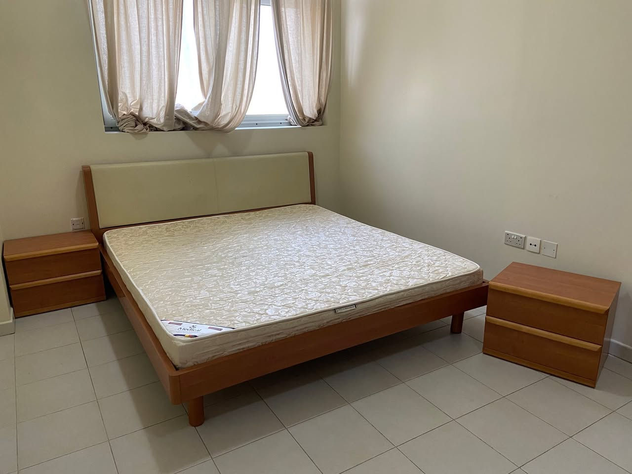 Sale furniture same like new 30998725


**إذا كنت صاحب هذا الإعلان وتريد حذفه لأي سبب، رجاءا أرسل رسالة إلى الدعم الفني**