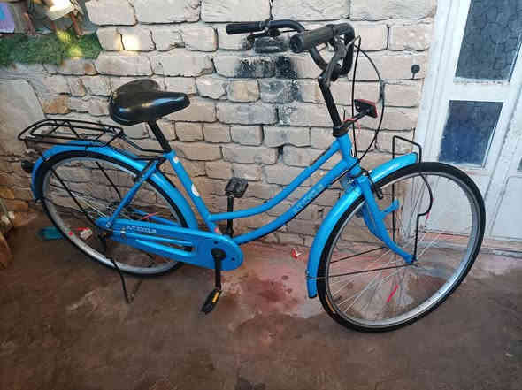 بايسكل 26 نضيف جدا ومرتب السعر 120. وبيه مجال للاستفسار الاتصال على *********** ناصريه الثوره
