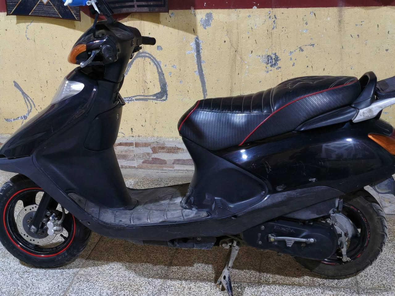 سبيسي ياباني مكينه مامشرومه فقط رايمر ومابيه اي شي مبدل كله مكفول وشرط الفحص ومكينه ناعمه كلش السعر ٨٠٠ وبيه مجال بسيط ***********
