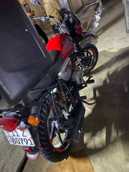 السلام عليكم بوكسر جبلي موديل 2023 مكينه مجفته مال شركه المصطفى رجعت أخت الجديدة كهربائيا كلها شغاله خير من الله كلشي جديد شاده دراجه مال شارع مرقمه نكليزي باسمي تحويل ثاني يوم السعر 2850 مكاني بغداد الشهداء العبيدي *********** الشراي يخابر ويدلل
