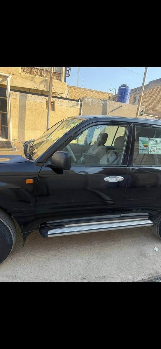 السلام عليكم
تويوتا لاندكروزر 
موديل 2004  أصل 
مزاد وزارة الداخلية تترقم محافظة صلاح الدين 

السياره  جاهزة شرط مكينه وكير وحداديه وتخم تاير بالون 
علما ان اللون الأصلي ابيض 
ومصبوغه صبغ عام اسود
السعر 85 وبيهة مجال
المكان السماوه المركز
مكلف بالنشر اتصل عل رقم 
***********
***********
